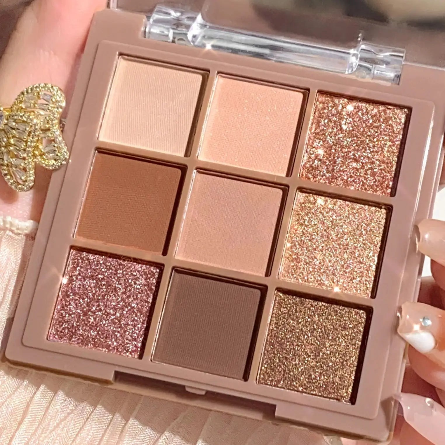 Multi-Color Eyeshadow Palette - Long-Wear Shimmer Finish